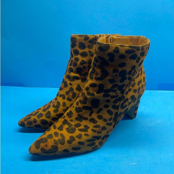 Weeboo Women's Size 8.5 Animal Print Brown Ankle Booties Boots Side Zip - Picture 1 of 11